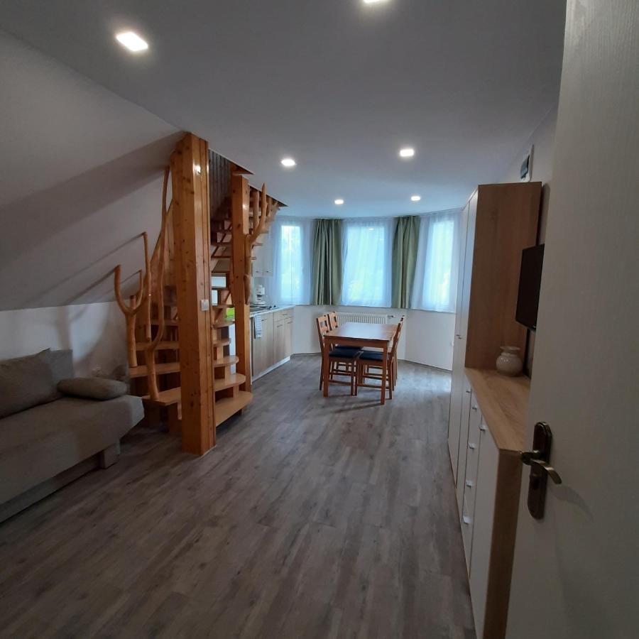 Ancsi Apartmanhaz Балатонлелле Екстер'єр фото