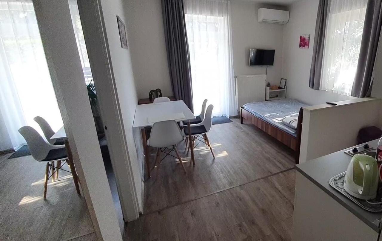 Ancsi Apartmanhaz Балатонлелле Екстер'єр фото
