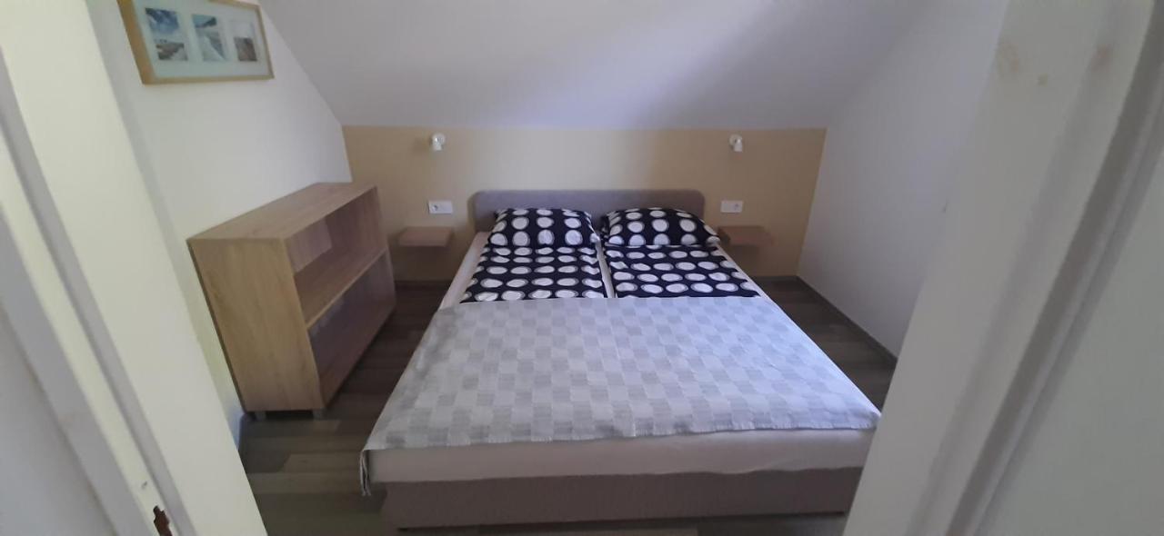 Ancsi Apartmanhaz Балатонлелле Екстер'єр фото